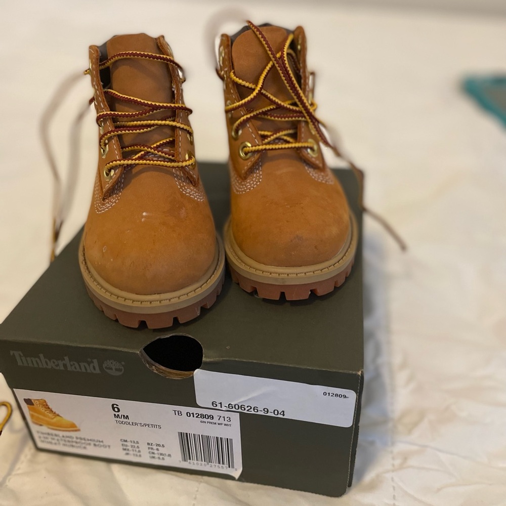 6” Wheat Timberland Boots(Gently Used)